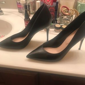 Black Pumps